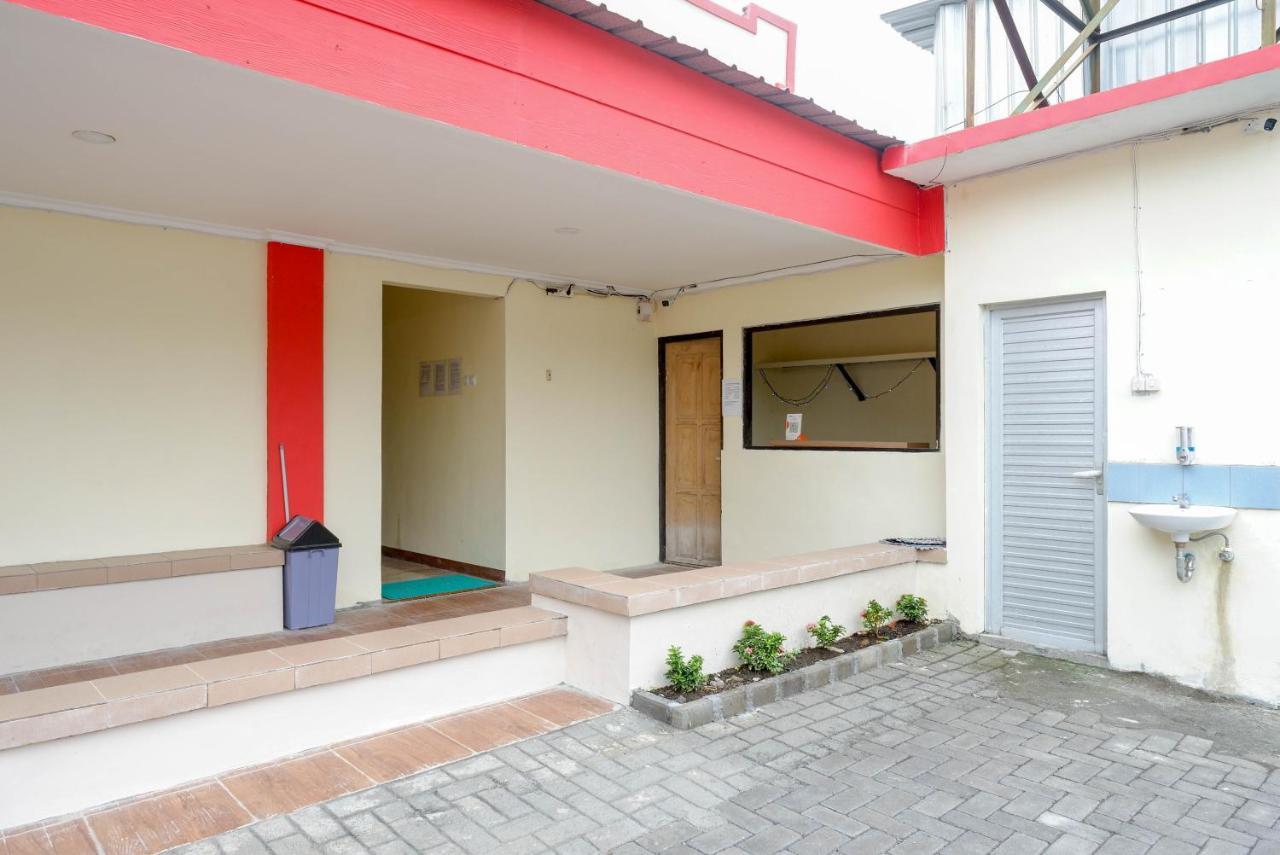 Reddoorz Near Tugu Muda Semarang Hostel Exterior photo